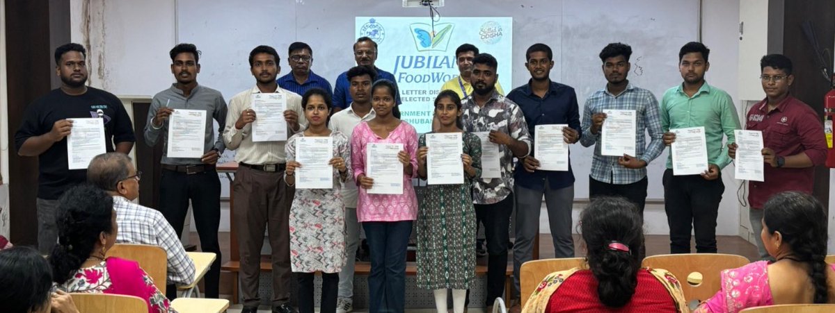skilled_odisha's tweet photo. Happy moment for Govt Polytechnic, Bhubaneswar! 

19 students including 3 girls have been selected by Jubilant Foodworks (@fs_jfl) , Bangalore were given offer letters during a campus job drive held at @gpbbsr2017. Principal along with all faculties and company HR were present. https://t.co/ur8dsImgAF