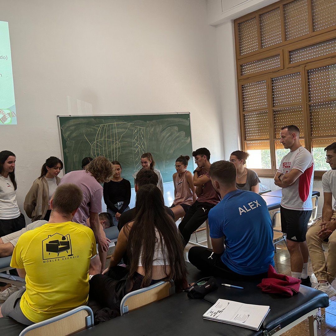 Donem el tret de sortida a la Formació Continuada al Campus de Terres de l'Ebre amb el primer Seminari, dels quatre que consta, la formació de dolor miofascial (60h), amb el professor Carlos Giménez de Travell&amp;Simons 🤔

#Euses #dolormiofascial