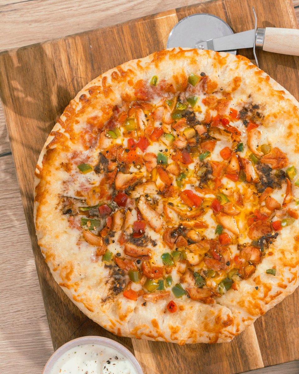 we bet this made your mouth water 😏 

#chicagotown #pizza #toppings #pizzatime #pizzalover #instafood #pizzagram #dailypizza #foodie #yummy #tasty #takeaway