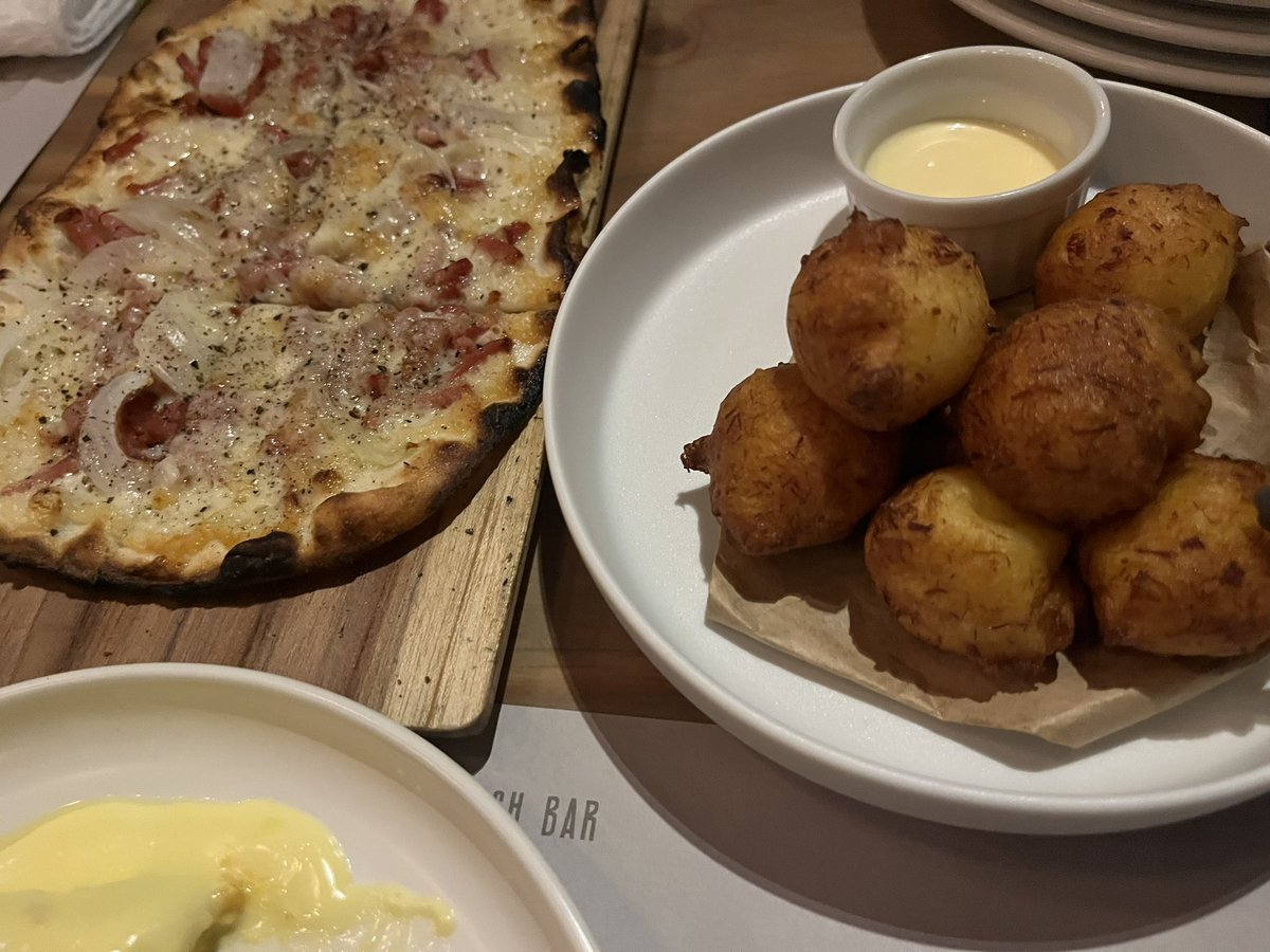 KTM19880507's tweet photo. アルバイト→社員
入社祝いでスペイン料理😋 https://t.co/dfxdZS4rEM