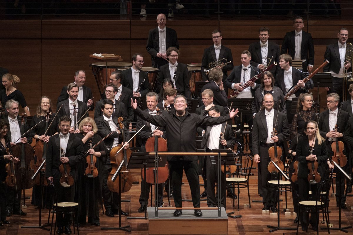 LingottoMusica's tweet photo. 💥 Serata memorabile all’Auditorium Agnelli per l’inaugurazione dei Concerti del Lingotto! #YefimBronfman ha regalato un magistrale #Rach3 al fianco di #AlanGilbert e della #NDRElbphilharmonieOrchester, che hanno lasciato senza fiato con la Quarta di Čajkovskij.
📸 Mattia Gaido https://t.co/HmkDShOMUq
