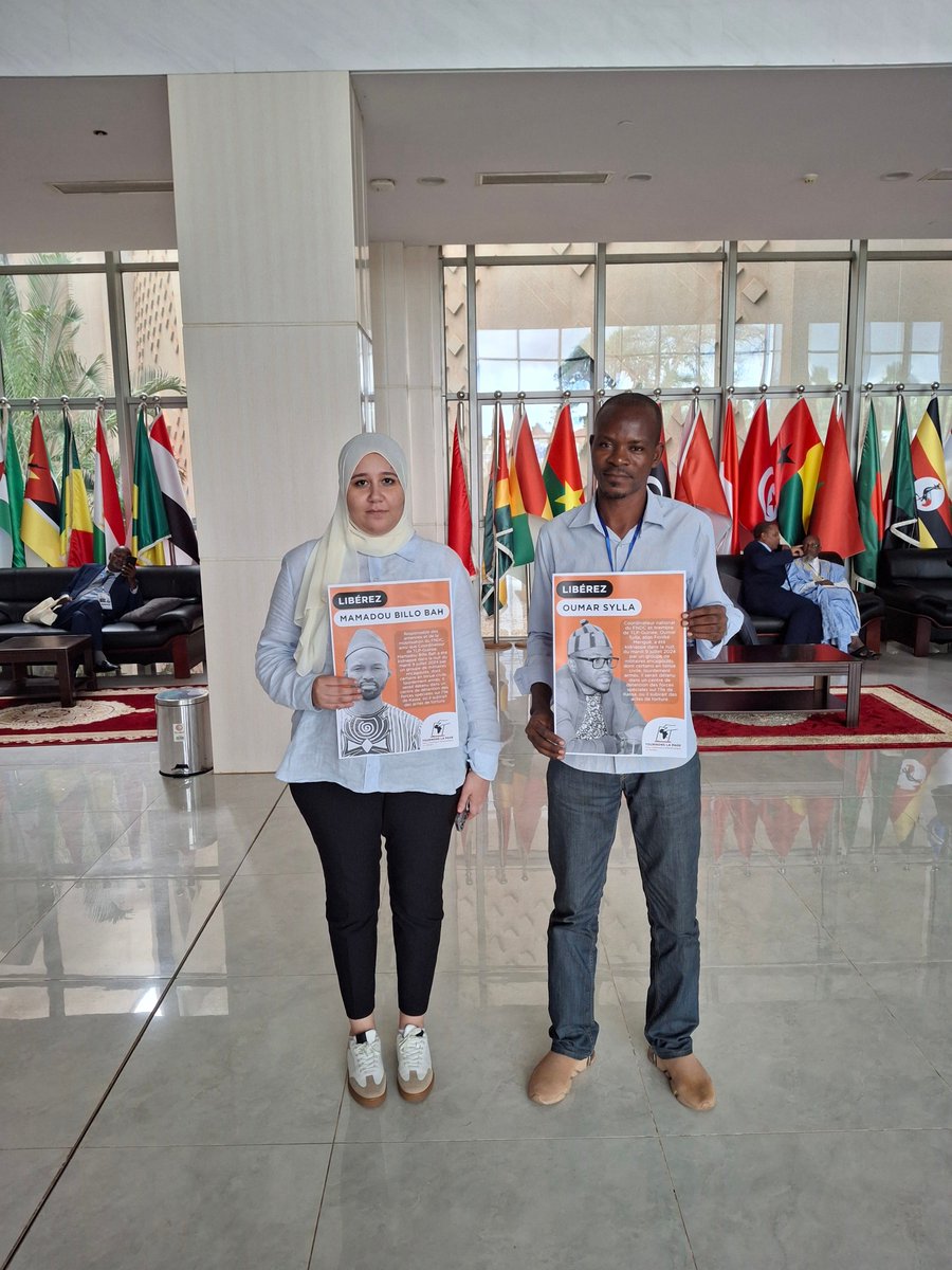 TournonsLaPage's tweet photo. 🇬🇲x 🇬🇳🚨 En marge de la 81e session ordinaire de la Commission Africaine des Droits de l'Homme et des Peuples (CADHP), @TournonsLaPage et plusieurs ONG africaines ont exigé la libération d’Oumar Sylla, coordinateur du @FNDC_Gn et celle de Billo Bah, coordinateur de @TlpGuinee, enlevés par les forces de défense et de sécurité guinéennes à Conakry, le 9 juillet 2024. 📌Plus d’infos ➡️ https://t.co/UGztQg7eLy