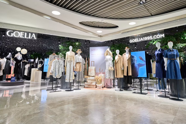 thisisGBA's tweet photo. #Fashion | In October 2024, #Guangzhou-based fashion brand #Goelia made a significant stride in bringing Guangdong's intangible cultural heritage of Xiangyun Silk (also known as gambiered Canton gauze) to a global audience by opening nine new stores, including three in #Singapore. 👗🧵
Following the successful launch of its stores in Singapore, Goelia is set to open its next flagship location in #Barcelona, #Spain—furthering its mission to connect with global consumers and elevate Chinese fashion on the international stage.
#Chinesefashion #ChinaChic #GambieredCantonGauze #Xiangyunsha