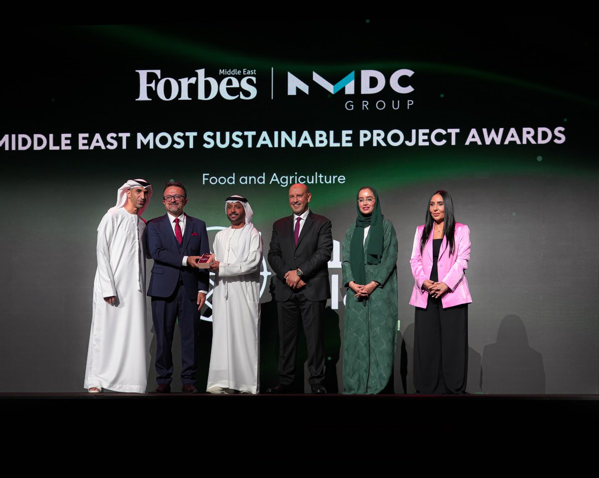 Forbes_MENA_'s tweet photo. The Forbes Middle East’s second annual Sustainability Leaders Summit showcased the 10 most sustainable projects in the Middle East, highlighting their impact on advancing sustainability in the region.

🎥: @Forbes_MENA_

#ForbesMESustainabilityLeadersSummit #ForbesMEEvents #ForbesME #NMDCGroup #RenewableFuture #GoGreen 
@NMDC_DM @KhuloudAlOmian