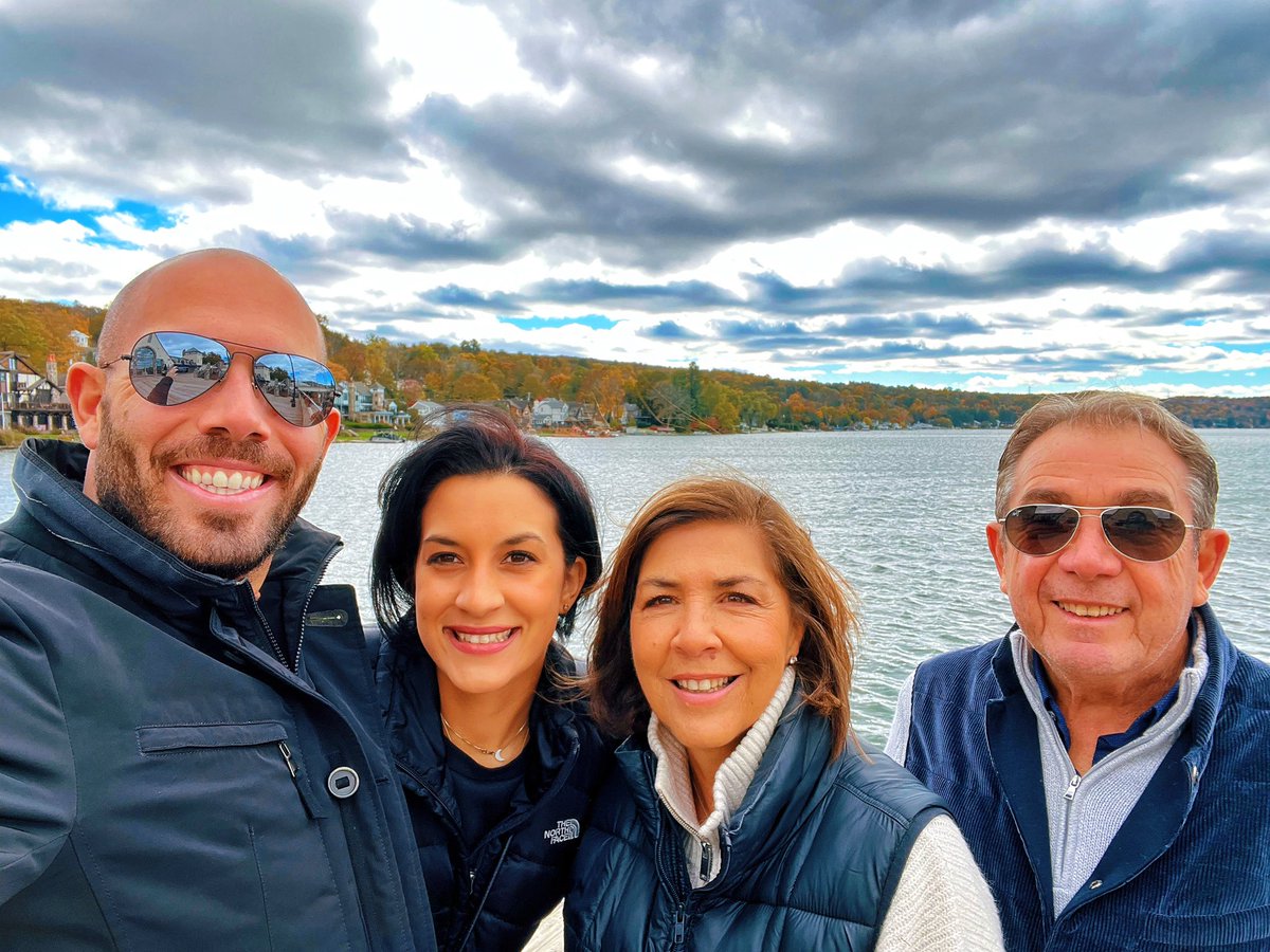 ᴉllǝsoɹ qoɹ tweet media