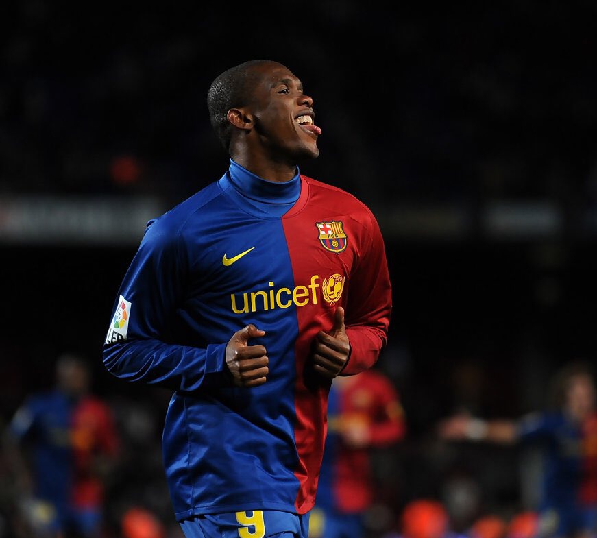 AllezLesLions's tweet photo. 🔴 Ronaldo Nazario, encense Samuel Eto'o : « À une époque, le Barça avait Ronaldinho et Eto’o. Nous, c’était l’époque des Galactiques et les Clasico étaient des matchs difficiles. Bien sûr, je connaissais le talent de Ronaldinho. Nous avions gagné la Coupe du monde 2002 ensemble. Mais le joueur du Barça qui m’impressionnait le plus était Samuel Eto’o. On a la même trajectoire, il a joué à Madrid, Barcelone et l’Inter comme moi. J’aime son mental, il est rapide, technique et efficace. Il pouvait jouer partout sur le terrain, faisait des courses verticales pour aller presser et toucher le ballon. Eto’o est un bagarreur et si j’avais eu l’opportunité de jouer avec lui, on aurait formé un duo bestial en attaque  » 🇨🇲

[@FootballTalkHQ]