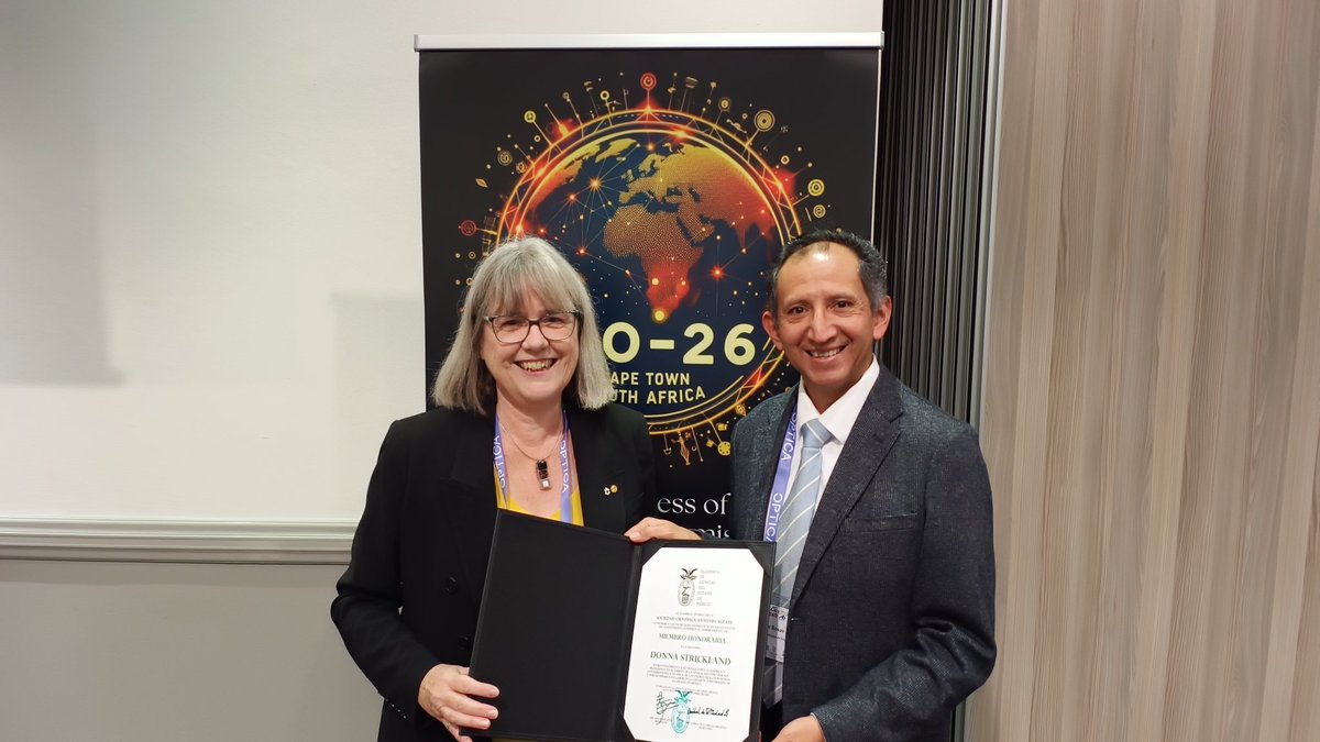 Eric Rosas (@drericrosas) on Twitter photo Siempre es un placer coincidir con la Dra .Donna Strickland, no sólo una extraordinaria científica, laureada con el <a href="/NobelPrize/">The Nobel Prize</a> de Física en 2018, sino, sobre todo, una gran persona, colega y amiga Siempre es un placer coincidir con la Dra .Donna Strickland, no sólo una extraordinaria científica, laureada con el <a href="/NobelPrize/">The Nobel Prize</a> de Física en 2018, sino, sobre todo, una gran persona, colega y amiga
