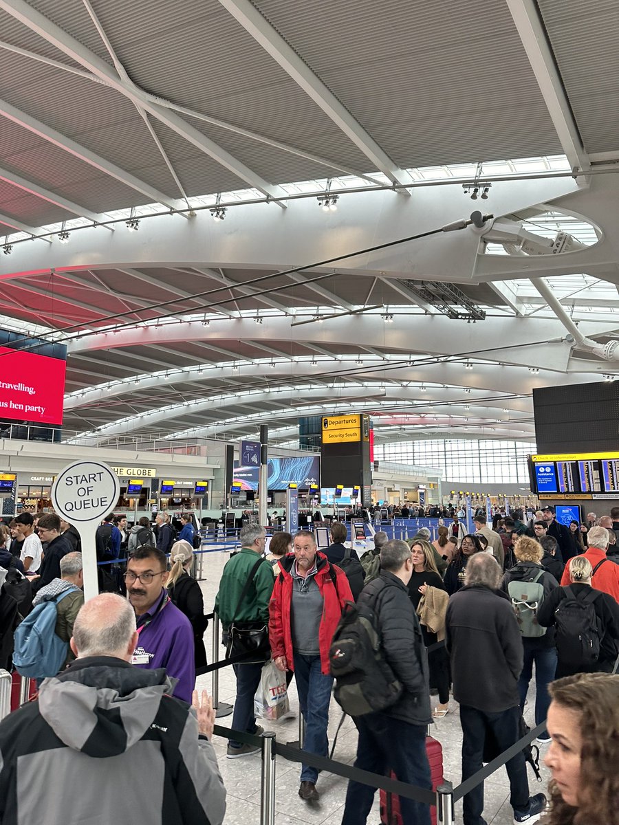 Oh no… <a href="/HeathrowAirport/">Heathrow Airport</a> T5 #chaos again <a href="/British_Airways/">British Airways</a> don’t seem to be able to get anything right. #medium_busy on signs ; Longest Queue ever.