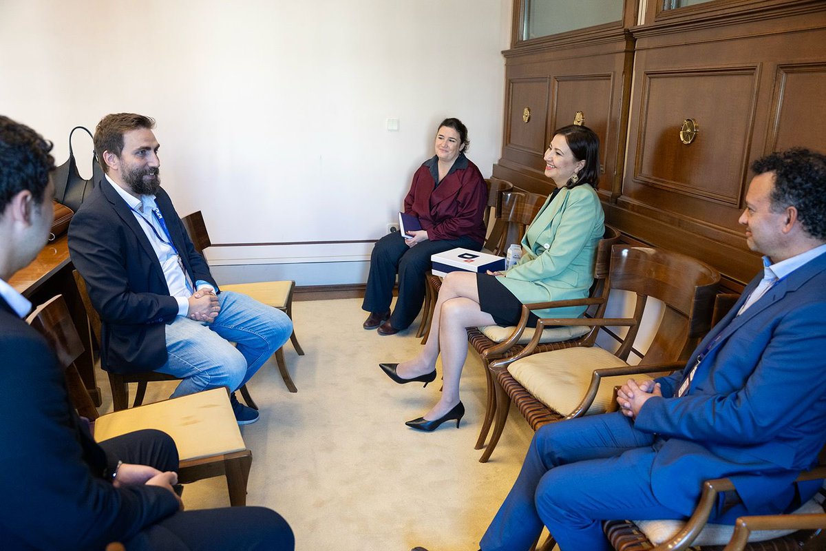 Ili_Ivanova's tweet photo. Pleasure to meet @svilenrangelov, CEO of @dronamics, EU’s first cargo drone airline. 🛫

As they prepare to launch in Greece, they are an example of what an @EUeic -backed start-up can achieve when passion meets purpose! 💪 https://t.co/Cbt7eL0XRH