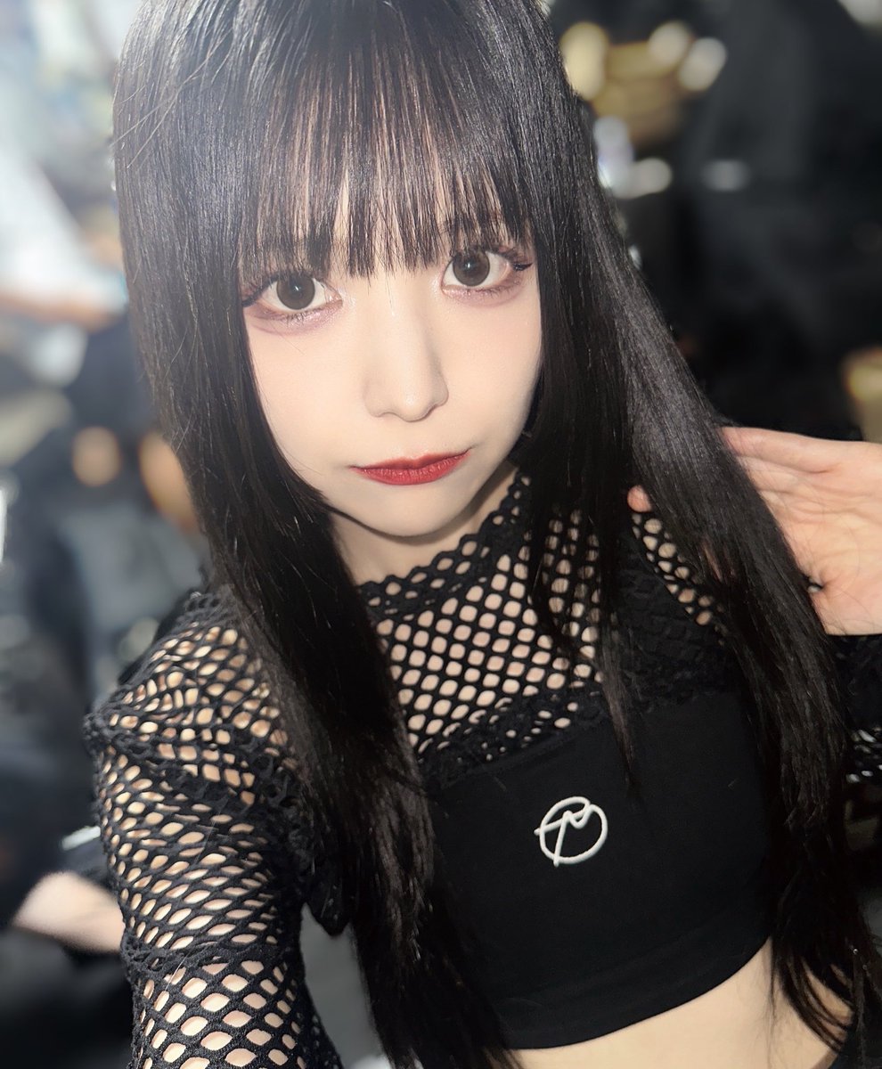 髪の毛めっちゃ長いです。黒髪ロング好きなまだ出会ったことのない人も