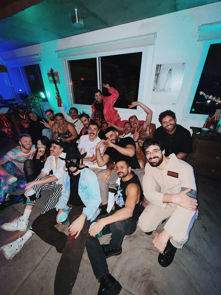 Esse final de semana eu fiz a minha segunda festa de halloween, e aqui vão os looks dos amigos que ENTREGOU pra inspirar quem nunca sabe do que se fantasiar