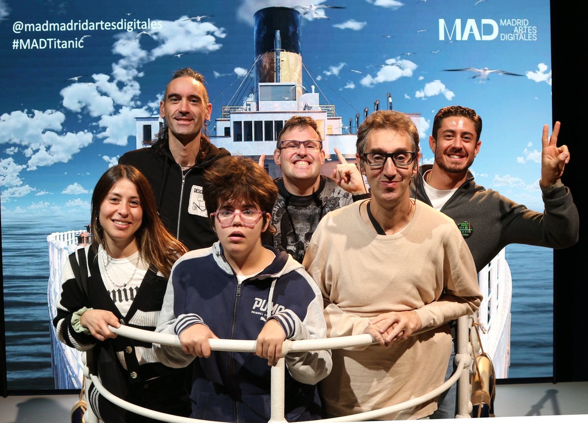 FundacionSERorg's tweet photo. #EchalePapas @Omc_Radio @FundacionSERorg en la exposición inmersiva #LaLeyendadelTitanic @mataderomadrid con Alfonso Segura, director de marketing de #MAD escúchalo en https://t.co/5z15IXG96K https://t.co/D1H5IPKkmp