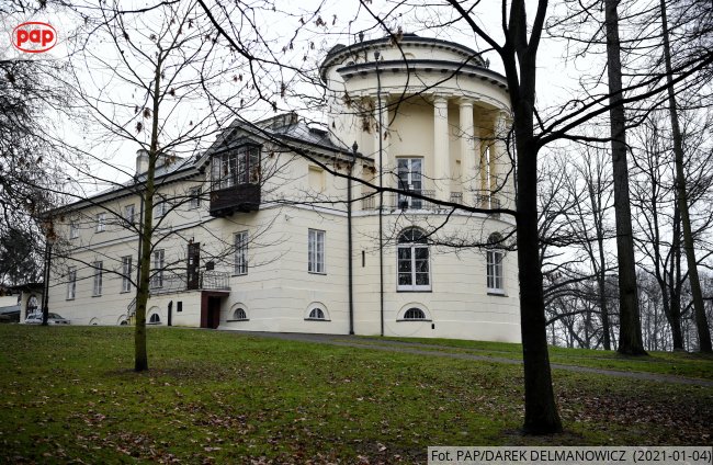 dziejepl's tweet image. XVI-wieczny ołtarz z szarego marmuru i alabastru, unikatowe meble w stylu empire i #biedermeier to niektóre z zabytków skatalogowanych przez studentów historii sztuki #UJ w Muzeum Dzieduszyckich i kościele św. Michała Archanioła w Zarzeczu na Podkarpaciu.
dzieje.pl/wiadomosci/stu…