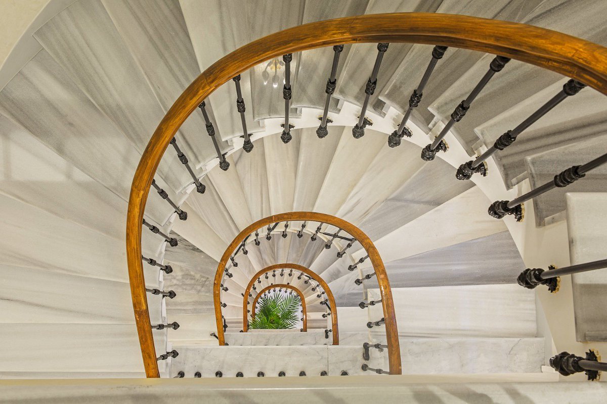These beautiful stairs lead you to your room...

📍Meroddi Bağdatlıyan Hotel

#meroddihotels #meroddibagdatlıyanhotel #galata #beyoglu #hotel #boutique #boutiquehotel #history #hospitality