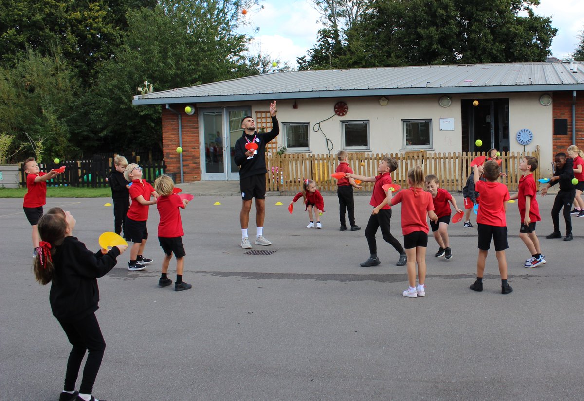 🚨 Last-Minute Availability 🚨

Two spaces are open for our Primary School Coaching Programme next half-term, starting 4th November for 6 weeks!

📍 Fridays: Eastleigh/Winchester/Southampton
📍 Wednesdays: Basingstoke/North Hampshire

Email Ben.Saunders@utilitabowl.com to book!