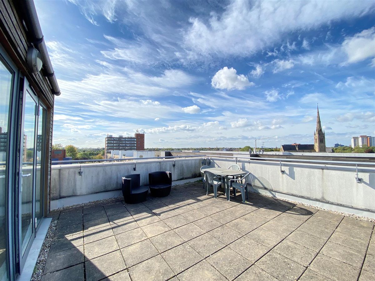 Discover the perfect blend of style and convenience at this gorgeous 3-bedroom duplex apartment in Hulme! 

Key Features:
🏞️ Private sun terrace &amp; Juliette balcony 
🍽️ Open-plan lounge/kitchen 
🚗 Secure parking included 
💸Price: £1,850 PCM 

🔗ow.ly/ZQwo50TPKro
