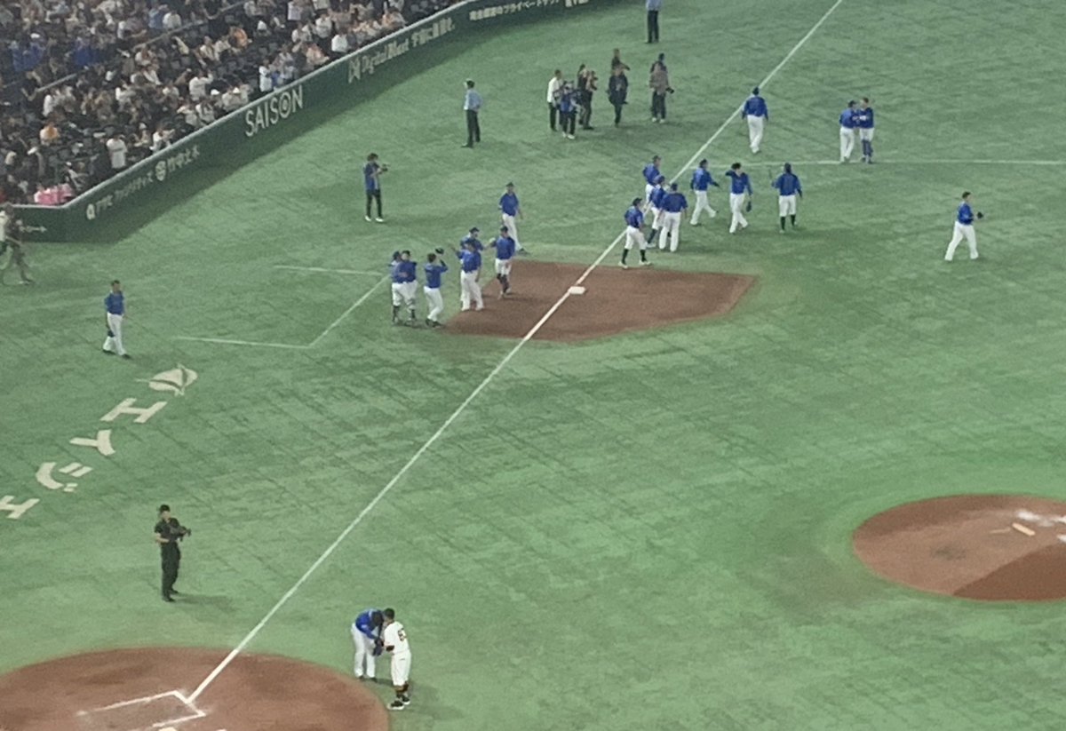 keito_ok's tweet photo. リーグ優勝したのに、日本シリーズ出られないのは悔しすぎる…、、😭
最後スガコバで負けたら仕方ない…。

でも、リーグ優勝した事実は変わらないので、この悔しさを糧に、来シーズンもっと強い巨人を見せてください！

今シーズンも、お疲れ様でした！👏✨

横浜は日本シリーズ頑張ってください！🌟 https://t.co/K5DFvFVLSq