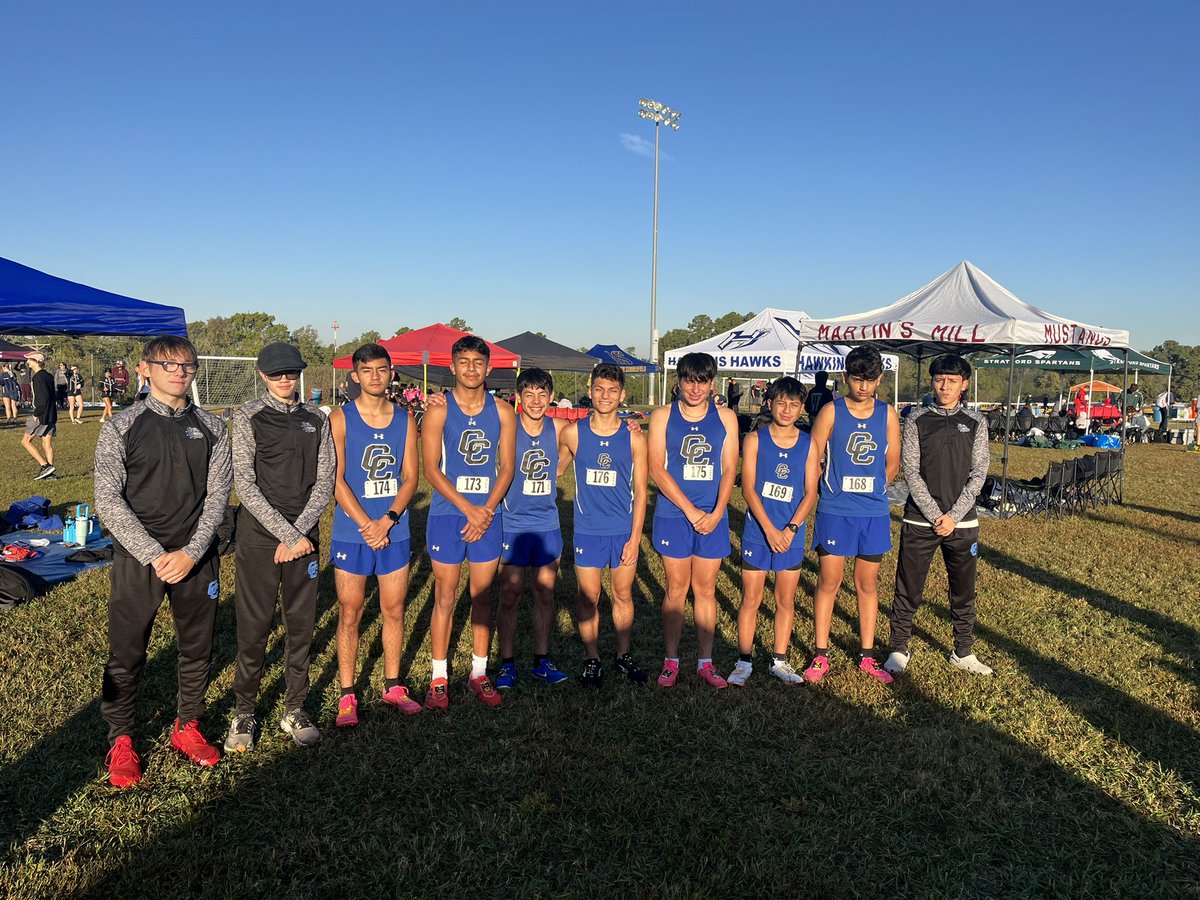 Senor936's tweet photo. Good luck to our Varsity boys XC team. Gearing up to start there race. 
#EmptyYourTank https://t.co/NNagNQC91w