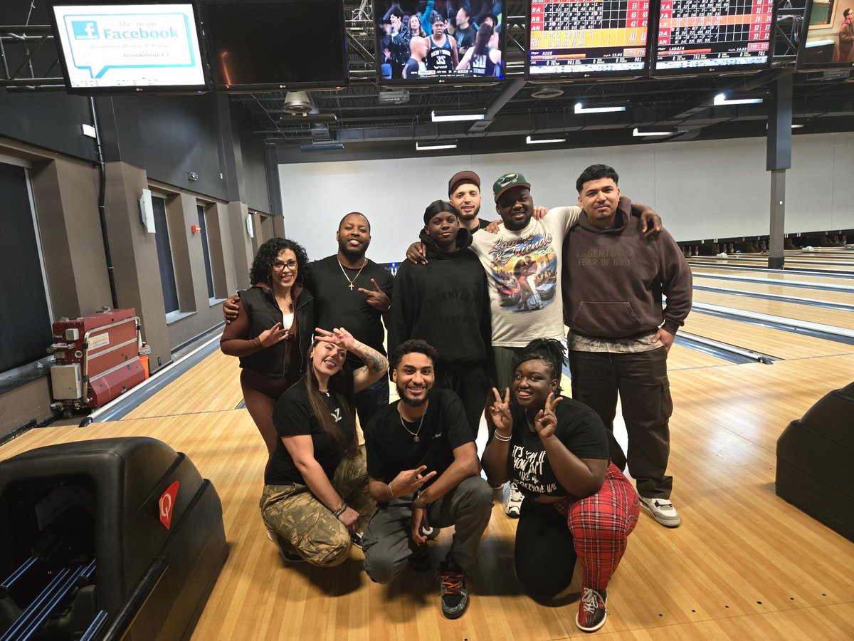 Bailey (@hoopcityb168) on Twitter photo I really love these guys 🥹 MNGMNT VS EXPERTS 🎳 our team outing was a success‼️Mngment took home the W but we like to think everyone’s a winner when there’s pizza and wings involved!
<a href="/Bonilla_Bibi/">Bernice Bonilla</a> <a href="/Ant_Grand/">Anthony Grandoit</a> I really love these guys 🥹 MNGMNT VS EXPERTS 🎳 our team outing was a success‼️Mngment took home the W but we like to think everyone’s a winner when there’s pizza and wings involved!
<a href="/Bonilla_Bibi/">Bernice Bonilla</a> <a href="/Ant_Grand/">Anthony Grandoit</a>
