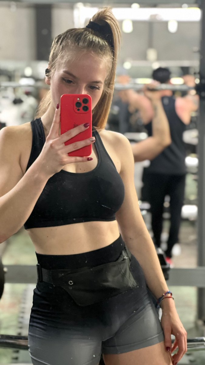 Tttm1811's tweet photo. #NadieDiceNada hola churros tengo 24 años, dos gatos, soy personal trainer  y solo tengo fotos en el gym😅 q mas necesitas saber aver manden curriculum https://t.co/SeOrWtbJ43