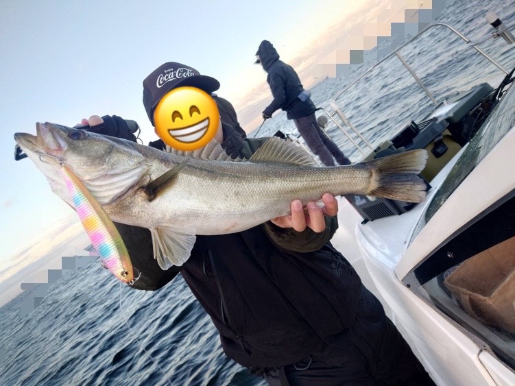 mmnn0509's tweet photo. 10/21人生初ビックベイトボートシーバス by海猫
去年から今年やるって決めてたビックベイト!前日の気温変化で激渋予想😭でも船長の腕前と同行者のテクニックで最高の1日に😂
#UKBB
#UKBW
#UKBP
#海猫船長に感謝 https://t.co/IpqB5EkBwL
