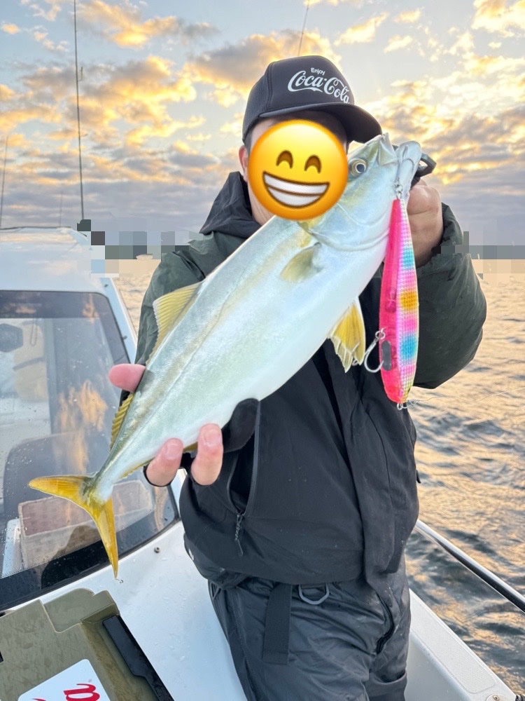 mmnn0509's tweet photo. 10/21人生初ビックベイトボートシーバス by海猫
去年から今年やるって決めてたビックベイト!前日の気温変化で激渋予想😭でも船長の腕前と同行者のテクニックで最高の1日に😂
#UKBB
#UKBW
#UKBP
#海猫船長に感謝 https://t.co/IpqB5EkBwL