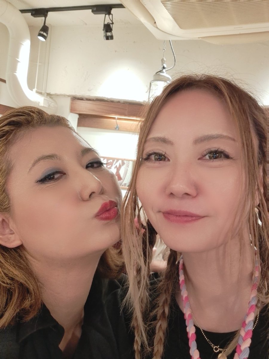 _youco's tweet photo. 【マイマイ現象】
#TheDifferent'S
マリちゃんのDavid Bowie
胸が熱くなった…
この日に聴かせてくれて
ありがとうございました💕
そしてサプライズゲスト
#MAD55 のジェネリック・チバ
ワタルン‼️
｢今日は櫻井さんも来てるな…｣
この言葉で涙がこぼれました。。。
#マイマイ さんは愛されてるなぁ〜 https://t.co/c1C0DhyNYd