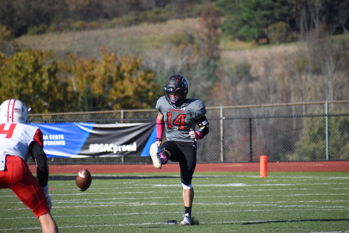 Campus might have lost power, but the crowd was electric for <a href="/MansfieldFB/">Mansfield Football</a> 📸