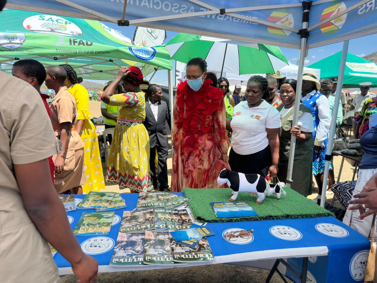 ZADF_Official's tweet image. The Minister of Women Affairs... Honourable Mutsvangwa and Deputy Minister Honourable Mhlanga at ZADF stand during the International Rural Women's day celebrations in Mutoko on Friday 18th of October 2024.