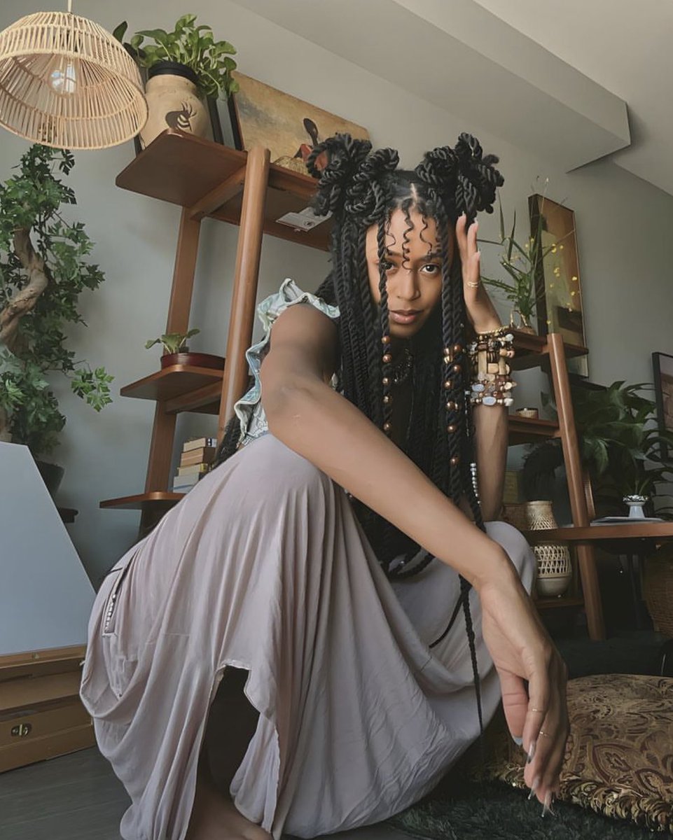 EarthToGazelle's tweet photo. Just a Virgo and all her details. https://t.co/wWQPDSqzGN