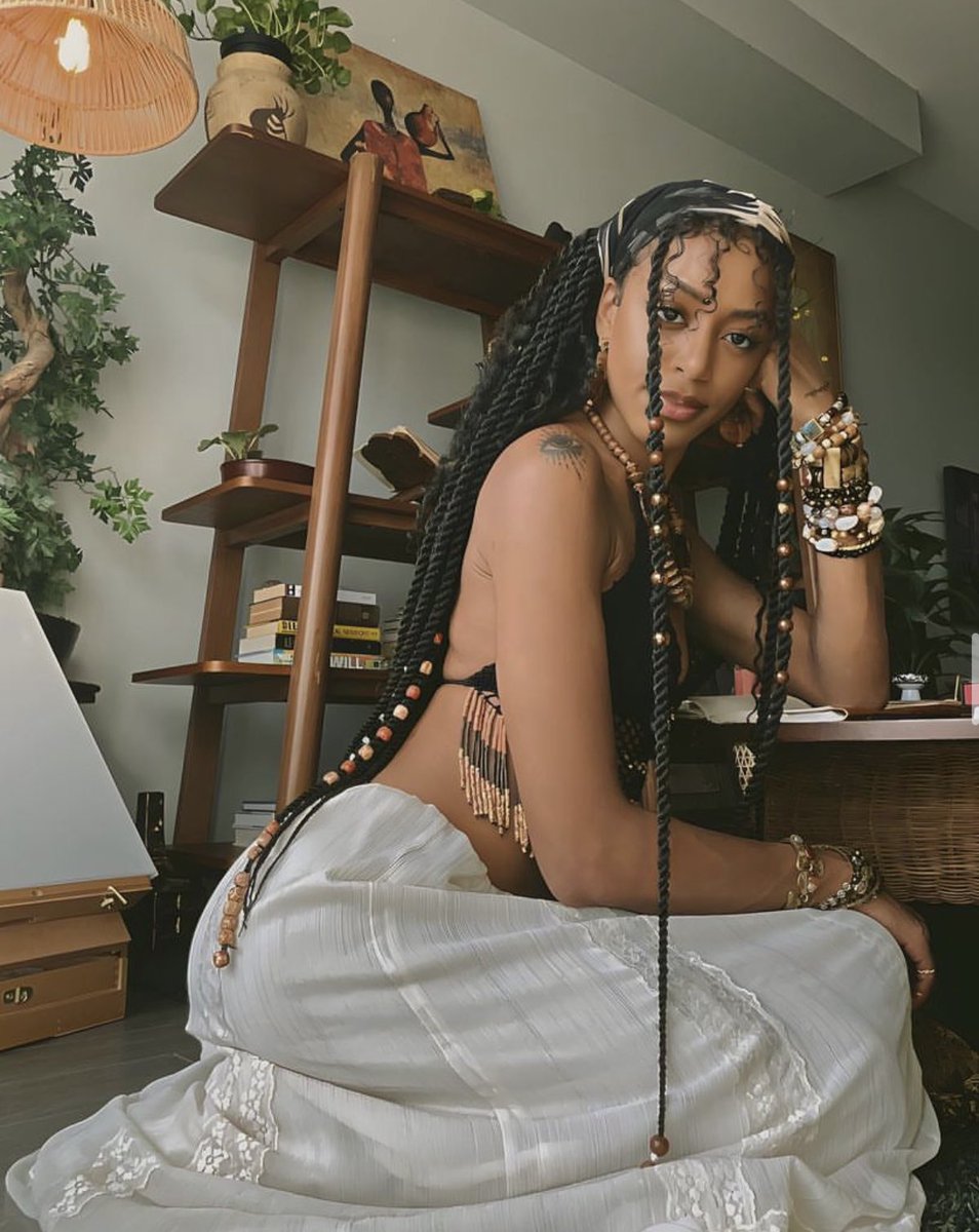 EarthToGazelle's tweet photo. Just a Virgo and all her details. https://t.co/wWQPDSqzGN