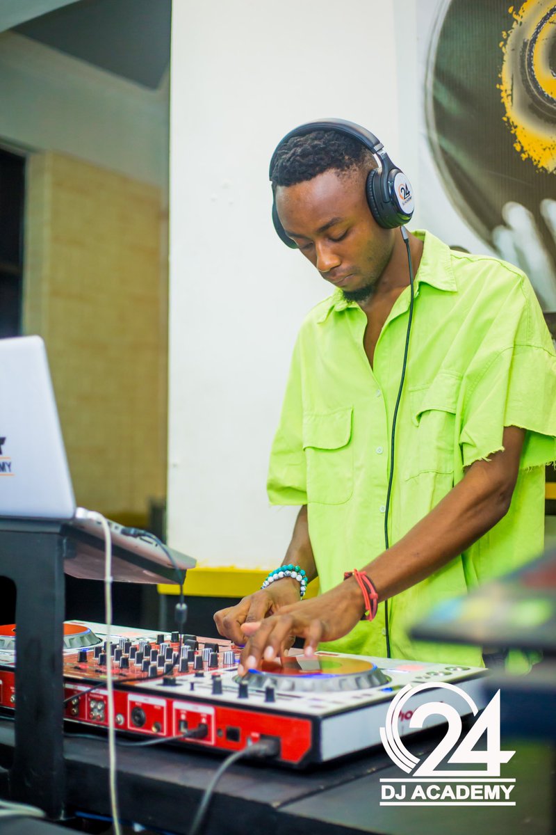 PRO24DJS's tweet photo. Pro24djacademy
NI CHUO PEKEE CHA UDEEJAY TANZANIA
TUPO MWENGE LUFUNGILA (swala street)
KWA MAWASILIANO ZAIDI TUPIGIE
+255677776644 https://t.co/BoYCjImkCw