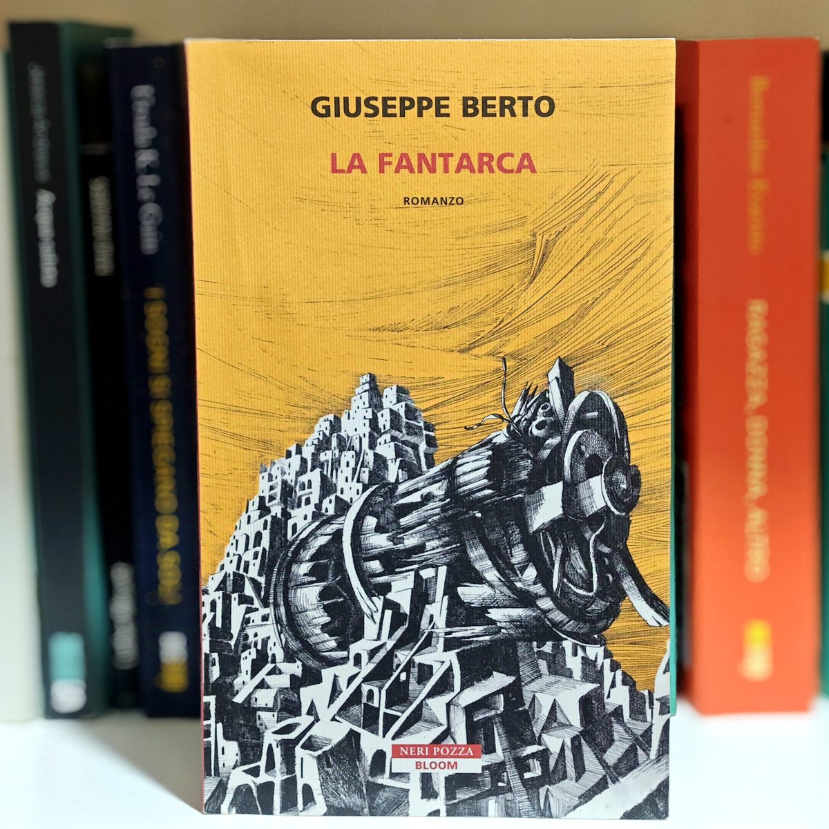 La Fantarca, romanzo distopico del 1965 quando ancora si diceva fantascienza, è uno dei pochi testi distribuito su scala nazionale (grazie Neri Pozza), di autore straniero (veneto ehehheh), che cita Vibo Valentia e provincia. >