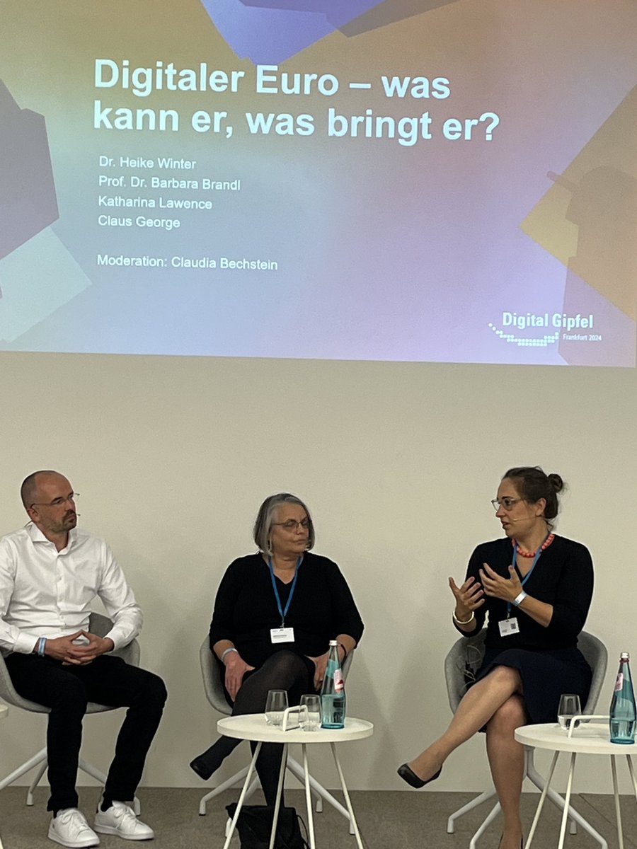 ZEVEDI-Projekt (@efin_diskurs) on Twitter photo Panel von <a href="/DigitalesHessen/">DigitalesHessen</a> zum digitalen Euro auf dem #DigitalGipfel.
Von der #ZEVEDI-Projektgruppe „Die normativen Dimensionen des digitalen Euro“ (zevedi.de/themen/dino/) diskutiert die Wirtschaftssoziologin <a href="/Brandl_Barbara/">Barbara Brandl</a> (<a href="/goetheuni/">Goethe-Universität</a>) mit. Panel von <a href="/DigitalesHessen/">DigitalesHessen</a> zum digitalen Euro auf dem #DigitalGipfel.
Von der #ZEVEDI-Projektgruppe „Die normativen Dimensionen des digitalen Euro“ (zevedi.de/themen/dino/) diskutiert die Wirtschaftssoziologin <a href="/Brandl_Barbara/">Barbara Brandl</a> (<a href="/goetheuni/">Goethe-Universität</a>) mit.
