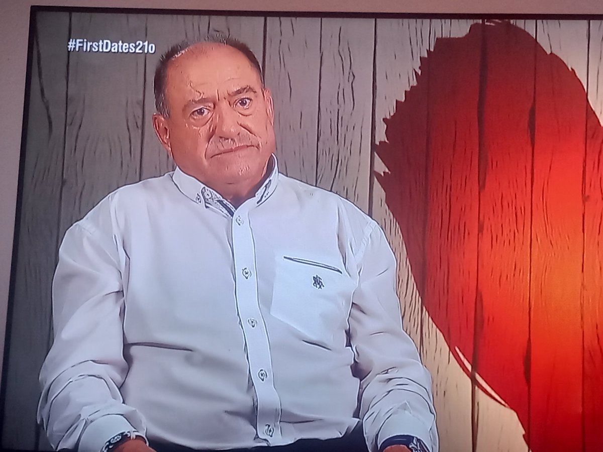 Que esta con 5 mujeres a la vez jaajaj no se cree ni el que asco de tío #firstdates21O