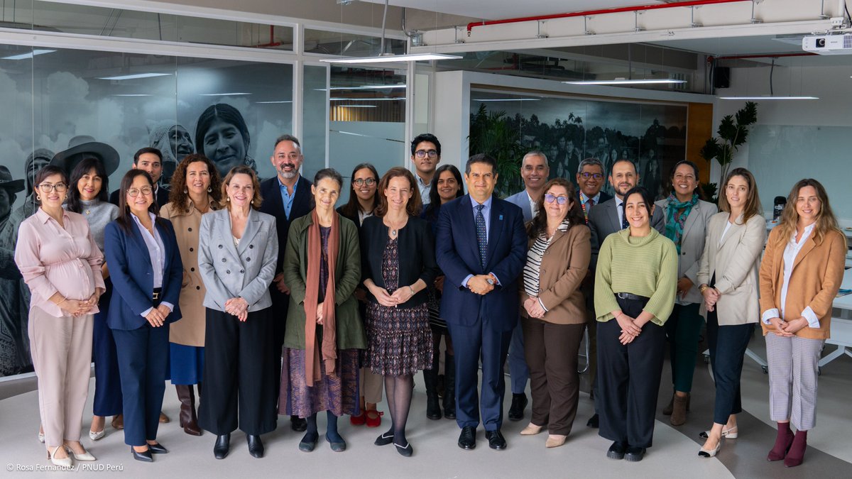 PNUDperu's tweet photo. Es clave generar alianzas para reducir la pobreza en sus múltiples dimensiones y  promover el bienestar y #DesarrolloHumano de todas las personas.  Hoy,  @PNUDLAC y @ophi_oxford comparten la medición de #PobrezaMultidimensional, junto a representantes del sector privado. https://t.co/GmmjLuqtb7