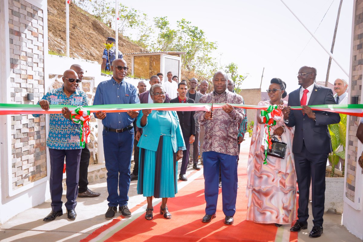 msp_burundi's tweet photo. Inauguration de la Polyclinique TEREZIYA de Gihosha, situé en commune de Ntahangwa en @MairieBuja  par S.E le Président de la République @GeneralNeva accompagné par  le Ministre Dr @Lydwinebara du @mspls_bdi  ce 21/10/2024. https://t.co/cJjFV9Ar7t