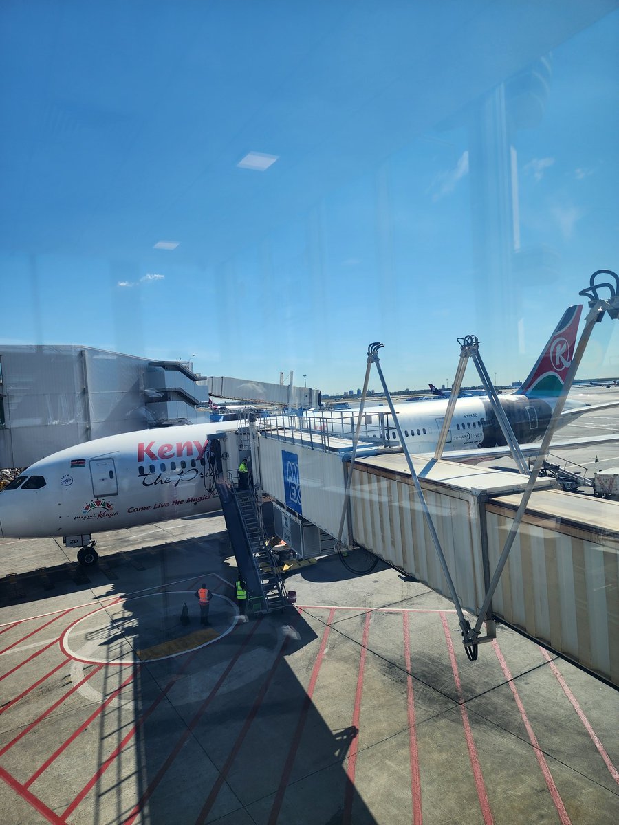 colsrayo's tweet photo. @kbeetalk @KenyaAirways @kilavula I agree with you especially on the WIFI part. It was a long 14hrs for me without wifi. @KenyaAirways Please consider the wifi issue tafadhali. https://t.co/yWu2roW9ou