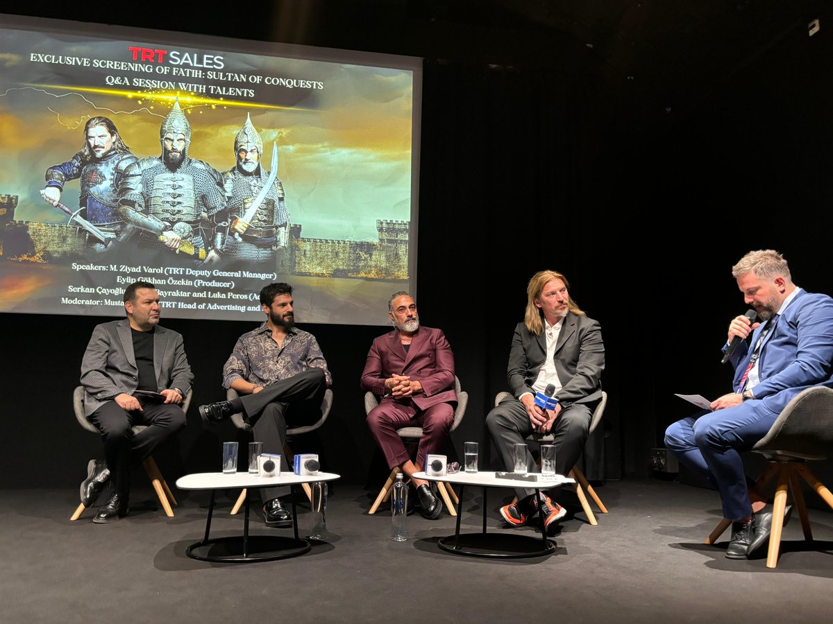birsenaltuntas1's tweet photo. #SerkanÇayoğlu ve #SelimBayraktar’ın başrollerinde yer aldığı “Mehmed Fetihler Sultanı” dizi ekibi Cannes’da düzenlenem #Mipcom TV Fuarı’nda uluslararası basının sorularını yanıtladı. https://t.co/dlTkU0jdcm