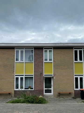 MVvanDijk's tweet photo. @MartjanKuit Ga dan ook eens in #Nagele kijken, niemand minder dan Gerrit Rietveld ontwierp deze woningen https://t.co/NOX02K4apd