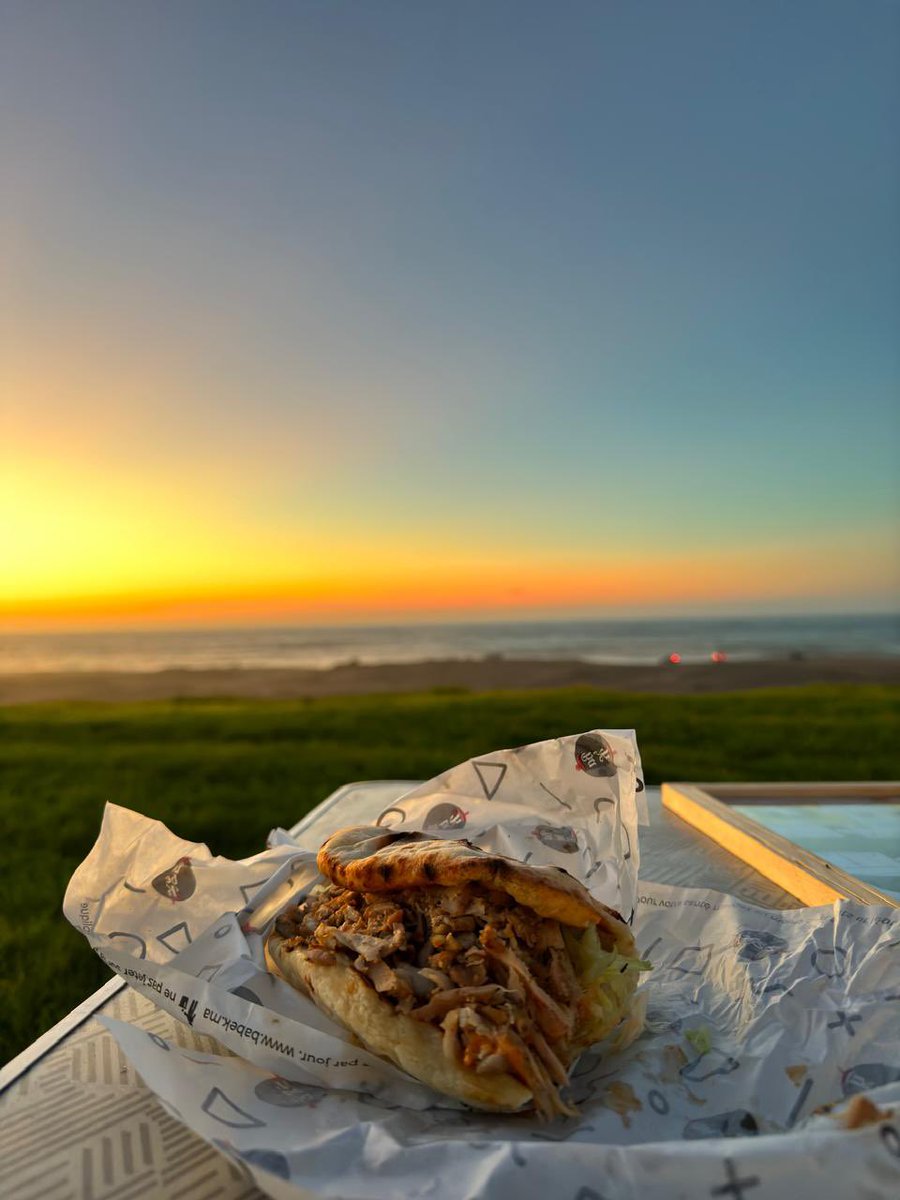 HomelyRecipes's tweet photo. Kabab, Sunset & Ocean Bliss π
π₯π
Nothing beats a juicy kabab sandwich by the ocean at sunset! π₯β¨ Perfect food, perfect views ππ. Who else needs the recipe? π #KebabLovers #SunsetVibes #BeachBites #OceanFrontDining #CanadaEats #UKFoodie #YSAEats #homelyrecipes https://t.co/uYNmtCq81n