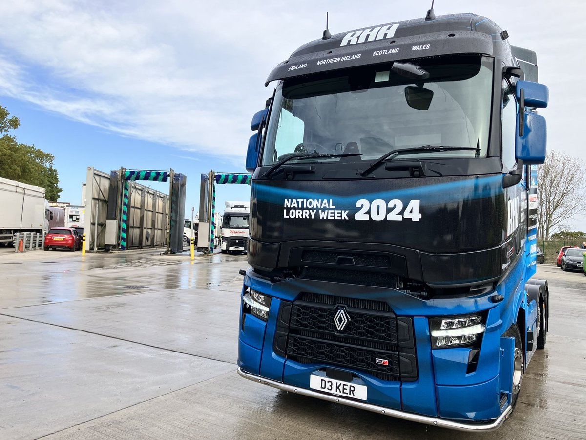 Many thanks to <a href="/LymmTruckWash/">Lymm Truckwash™️</a> for making our #nationallorryweek truck sparkle today 👌<a href="/RHANews/">RHA</a>