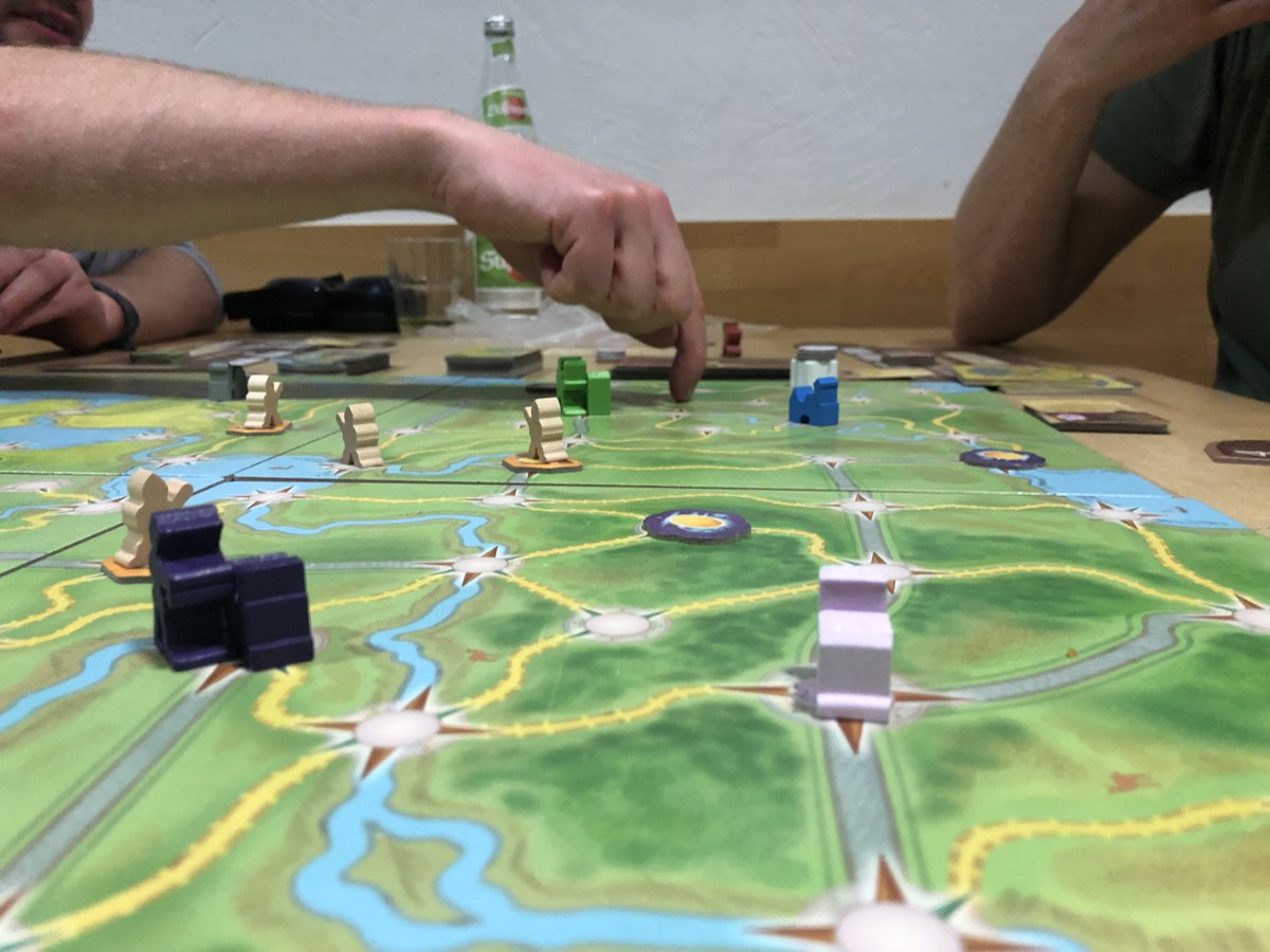 Asmodee_es's tweet photo. ¡Embárcate en una aventura para conseguir la mítica pócima de la buena suerte y llegar hasta el mercado de #Treos!
Elige aventurero, explora el tablero, planifica bien tu movimiento para enriquecerte y consigue el elixir de la suerte antes que nadie.
¡Toda una aventura! https://t.co/KPFpbOM1AI