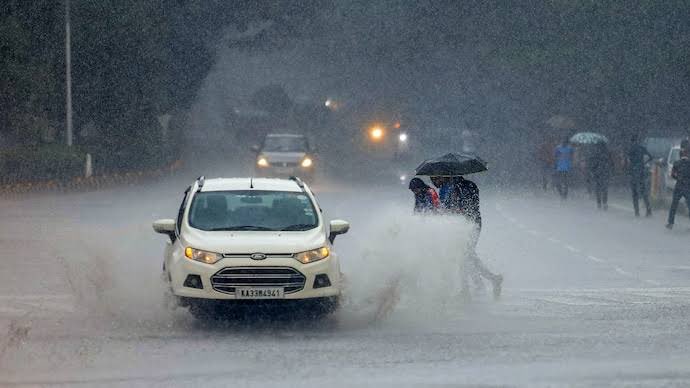 crypto_sanghi's tweet photo. HeavyRains in Bengaluru have affected 20 flights, while 4 flights have been diverted to Chennai. #BengaluruRains
#RadAlert #StrayKids #KamalHaasan #YOLOSong #TheRajaSaabOnApril10th https://t.co/uOujUOQl1i