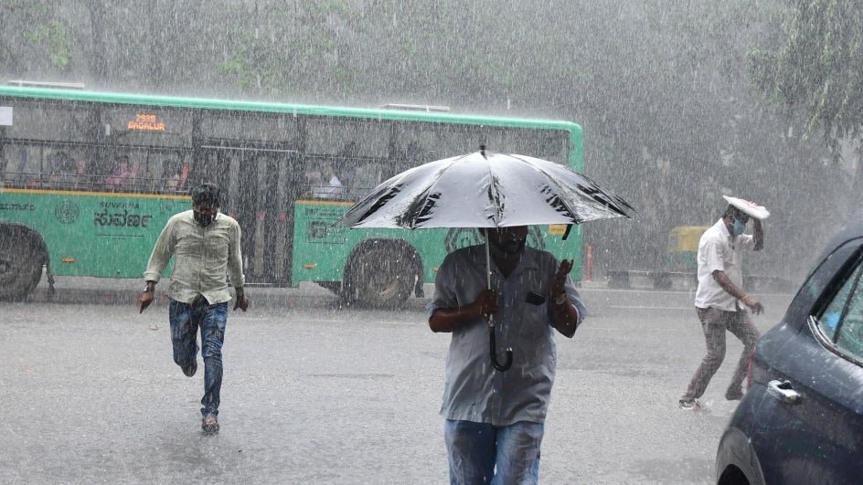 crypto_sanghi's tweet photo. HeavyRains in Bengaluru have affected 20 flights, while 4 flights have been diverted to Chennai. #BengaluruRains
#RadAlert #StrayKids #KamalHaasan #YOLOSong #TheRajaSaabOnApril10th https://t.co/uOujUOQl1i