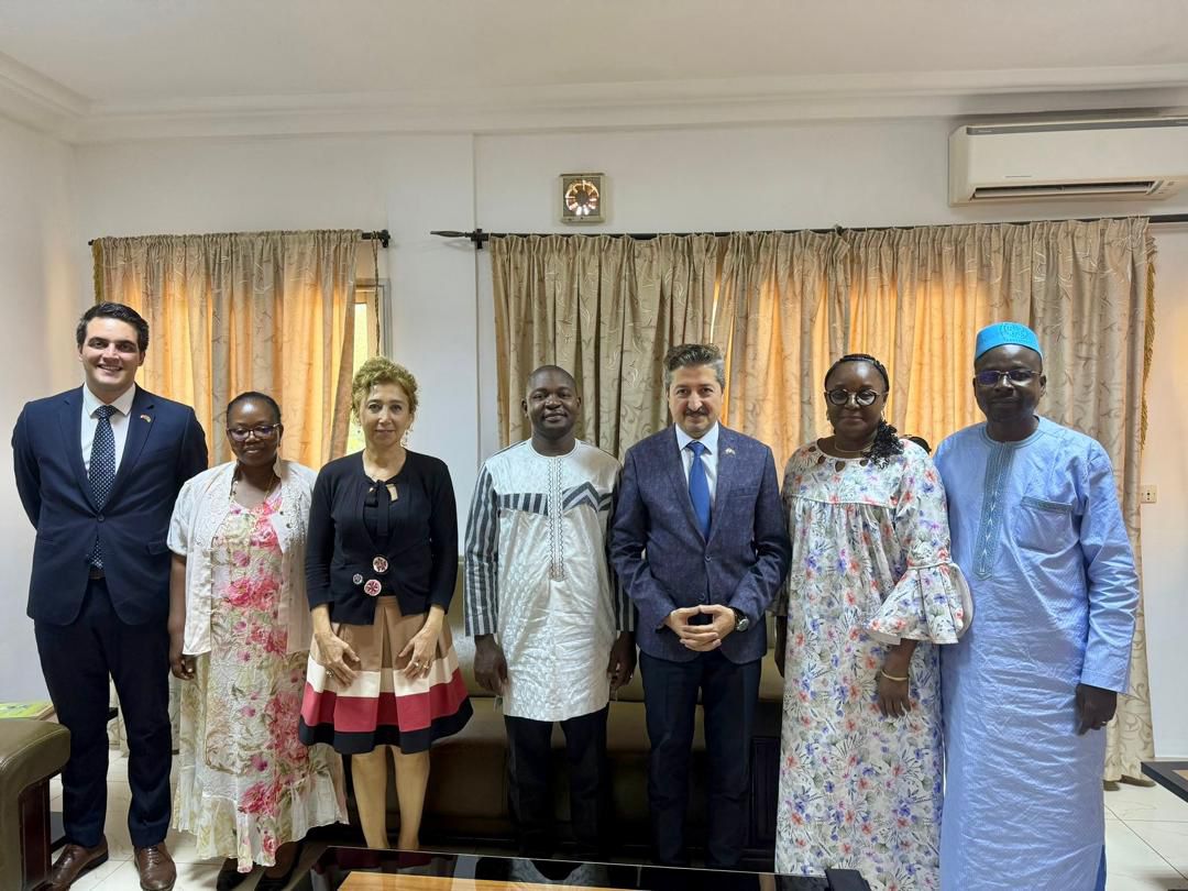 TC_VagaduguBE's tweet photo. Büyükelçi Nilgün Erdem Arı, Ticaret Müşaviri Dr. Yakup Güzel’le birlikte Burkina Faso Ticaret Bakanlığı Ticaret Sicil Genel Müdürü Karim Ouattara’yla görüşmüştür. 

@TC_Disisleri 
@ticaret 
@NilgunAri https://t.co/MVixJ5GAYX