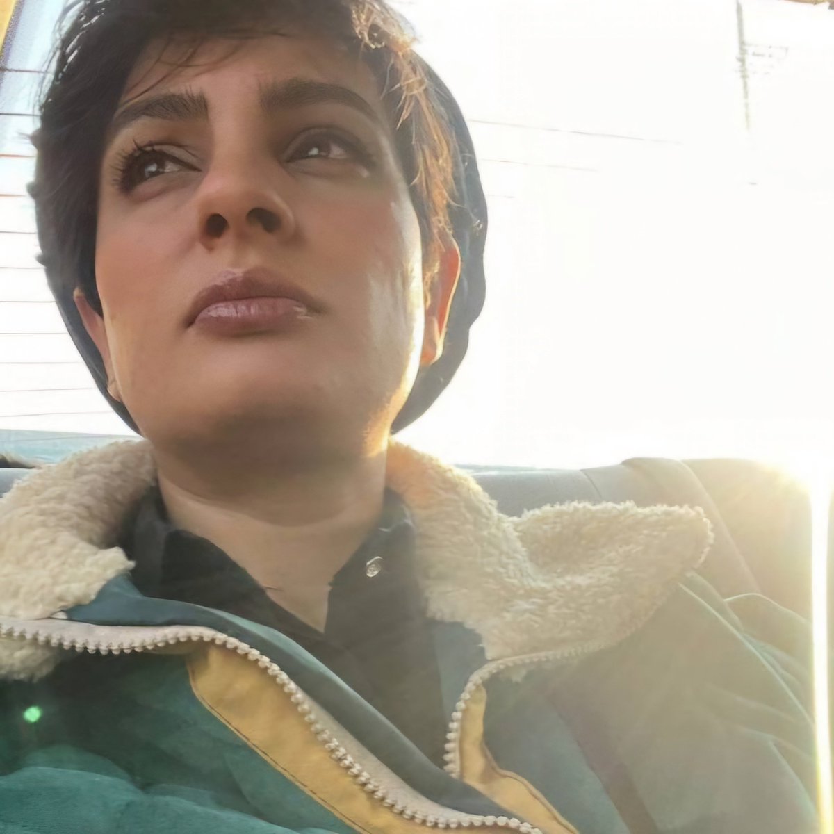 parsaee_d's tweet photo. ستاره‌باران ِ جواب ِ کدام سلامی به آفتاب
از دریچه تاریک؟
کلام از نگاه ِ تو شکل می‌بندد.
#الهه_نیلوفر_آزادی https://t.co/K9F06p9Mzq