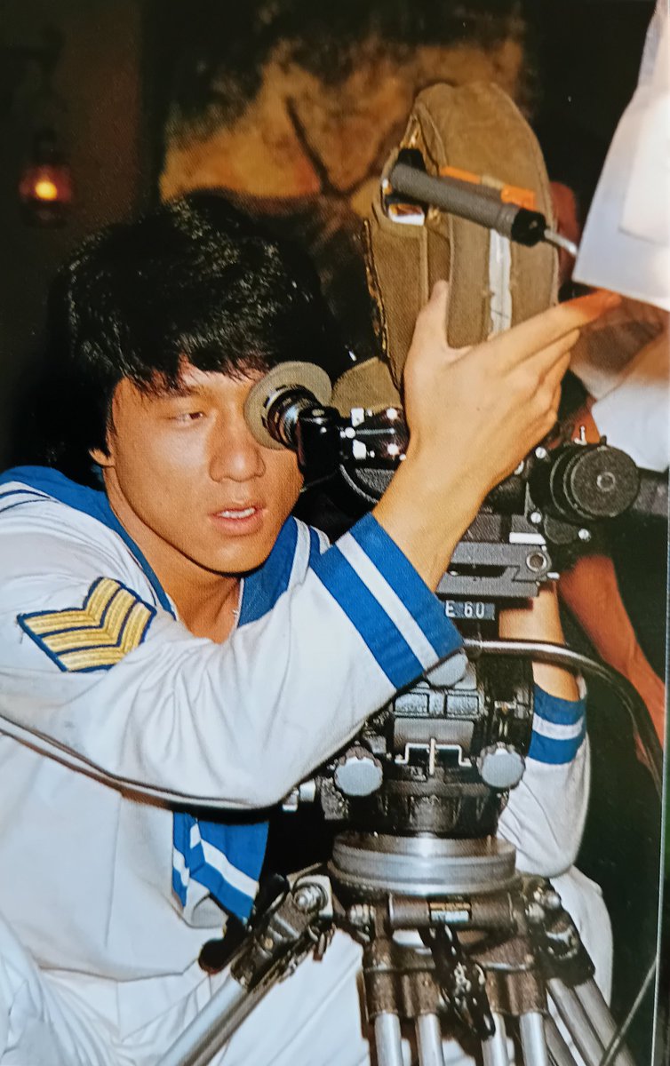 KevinChan478's tweet photo. A behind the scenes shot of director and star Jackie Chan on the set of Project A (1983) 📸📽🎬
#ProjectA #JackieChan
#SammoHung #YuenBiao #IsabellaWong #DickWei #RIPLeeHoiSang 🙏 https://t.co/G1u95jljpK