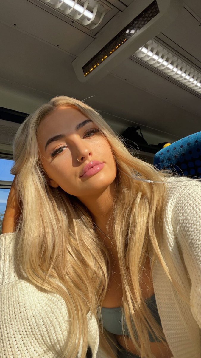 Simp4Leoni's tweet photo. The perfect woman😍
@RooneyLeoni 🥰❤️ https://t.co/Nr4fTBEcHD