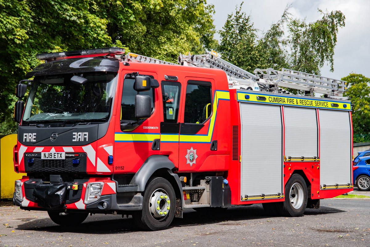 ScotsEVP's tweet photo. Back to some photographs before my holidays in September! Photographed at @cockermouthfire was their relatively new @Angloco Welfare Unit and @EOneUKLtd @VolvoTrucksUK Appliance. I must admit, the white roof on the welfare unit works really well! https://t.co/ht7D5LpOF7